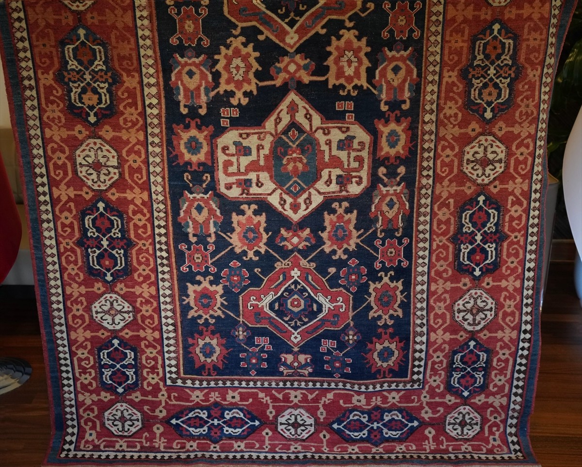 Kültür ve Turizm Bakanı Mehmet Nuri Ersoy (solda), yaklaşık 5 asırlık tarihi bulunan Uşak...