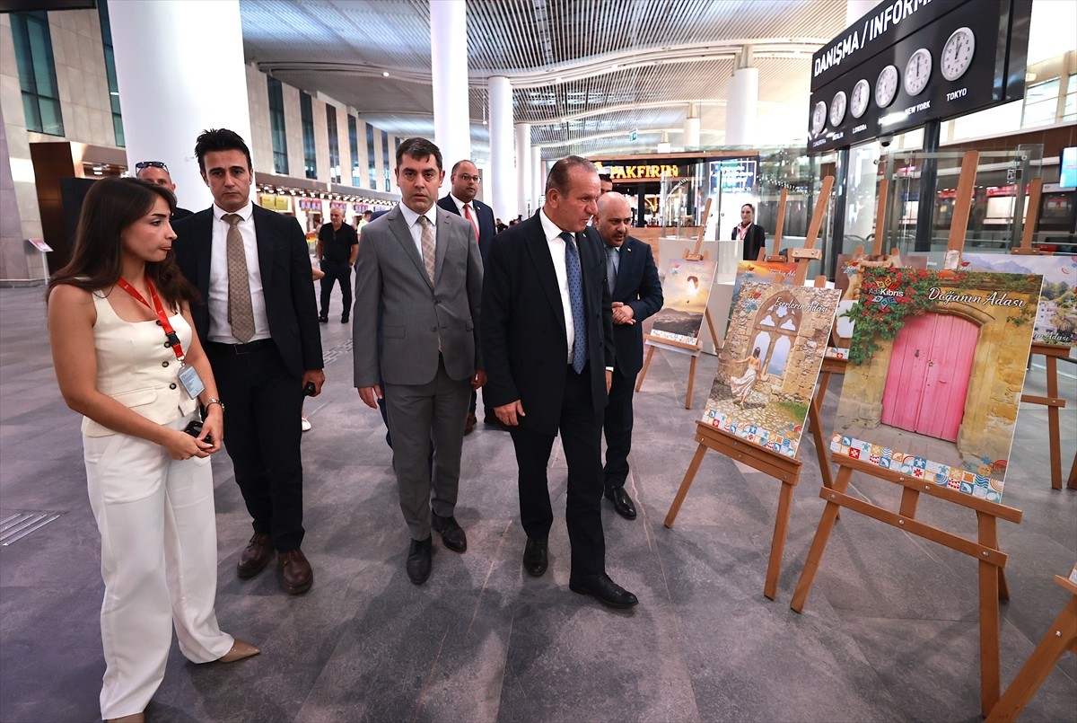 Kuzey Kıbrıs Türk Cumhuriyeti (KKTC) Başbakan Yardımcısı Fikri Ataoğlu (sağda), Mersin'in Tarsus...