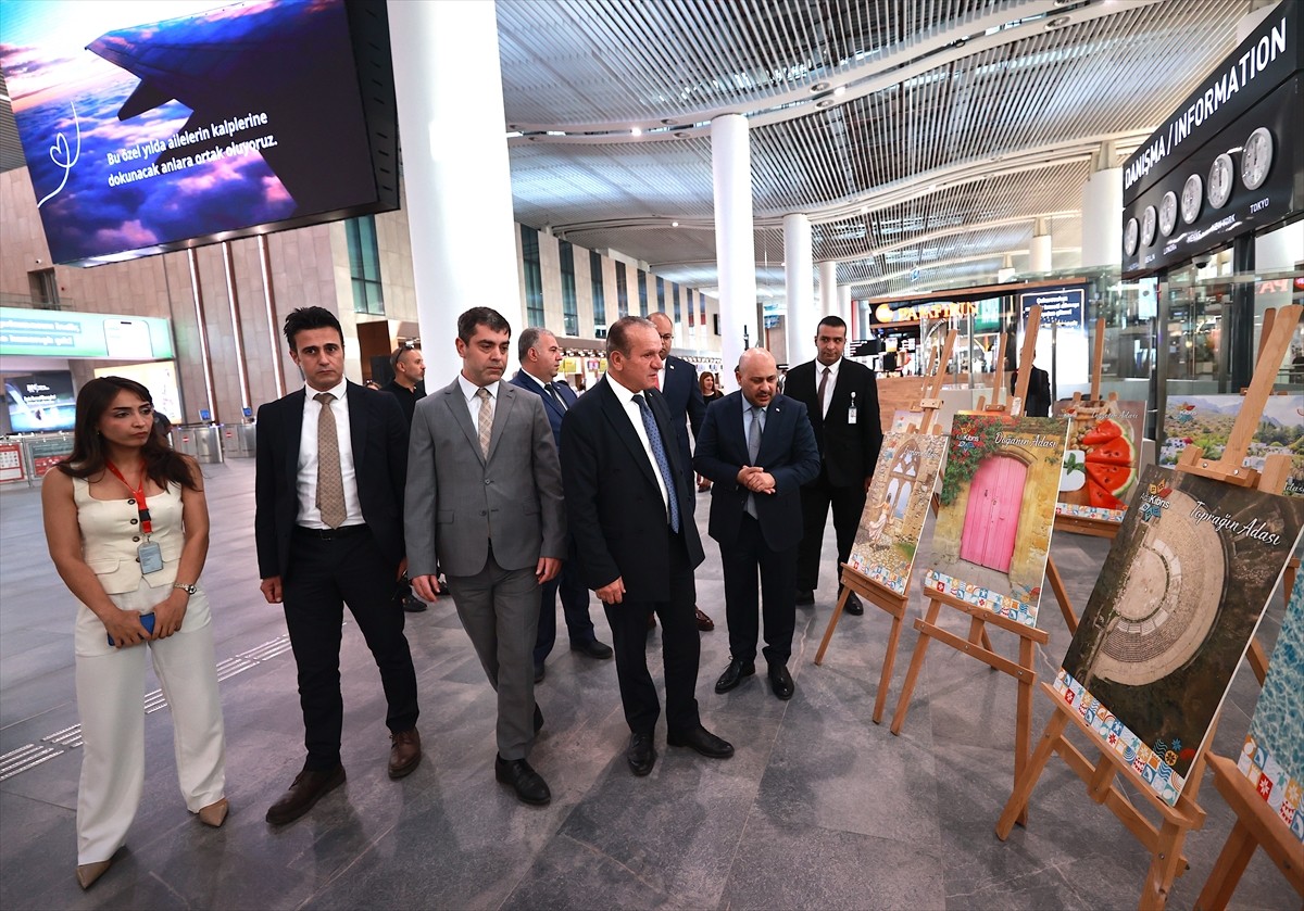 Kuzey Kıbrıs Türk Cumhuriyeti (KKTC) Başbakan Yardımcısı Fikri Ataoğlu (sağda), Mersin'in Tarsus...