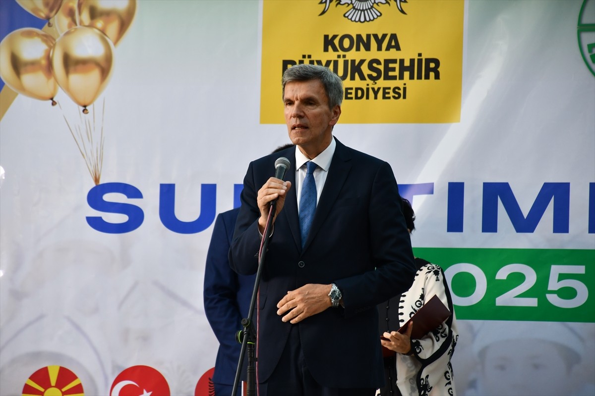 Kuzey Makedonya'nın başkenti Üsküp'te yetim ve ihtiyaç sahibi çocuklar için toplu sünnet şöleni...