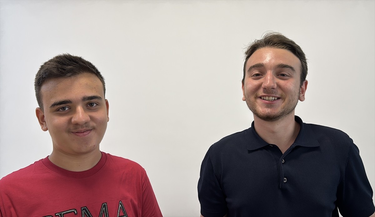 Liselere Geçiş Sistemi (LGS) kapsamındaki merkezi sınavdan 500 tam puan alan Eray Kaan Acar...