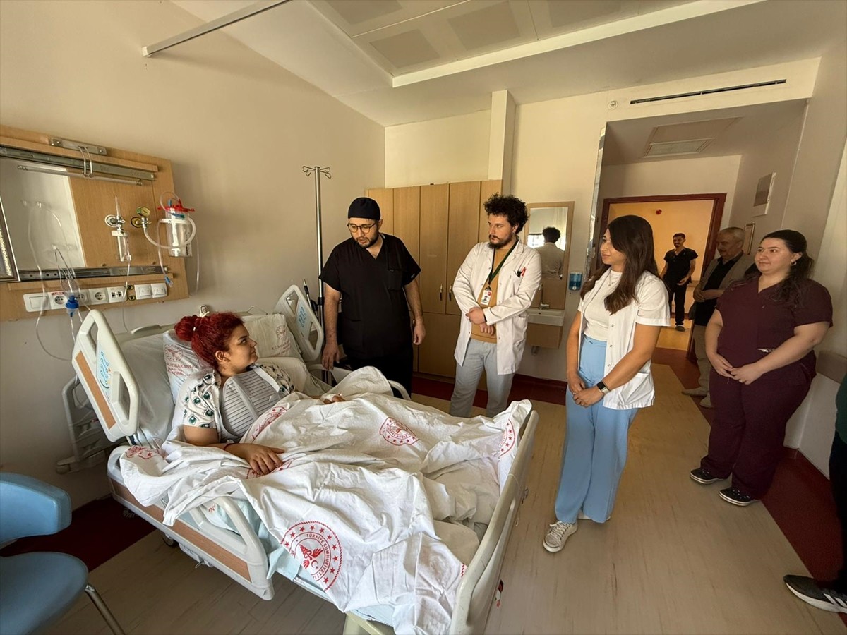 Mardin'de yüksekten düşme sonucu halk arasında "iman tahtası" olarak bilinen göğüs kemiğinde kırık...