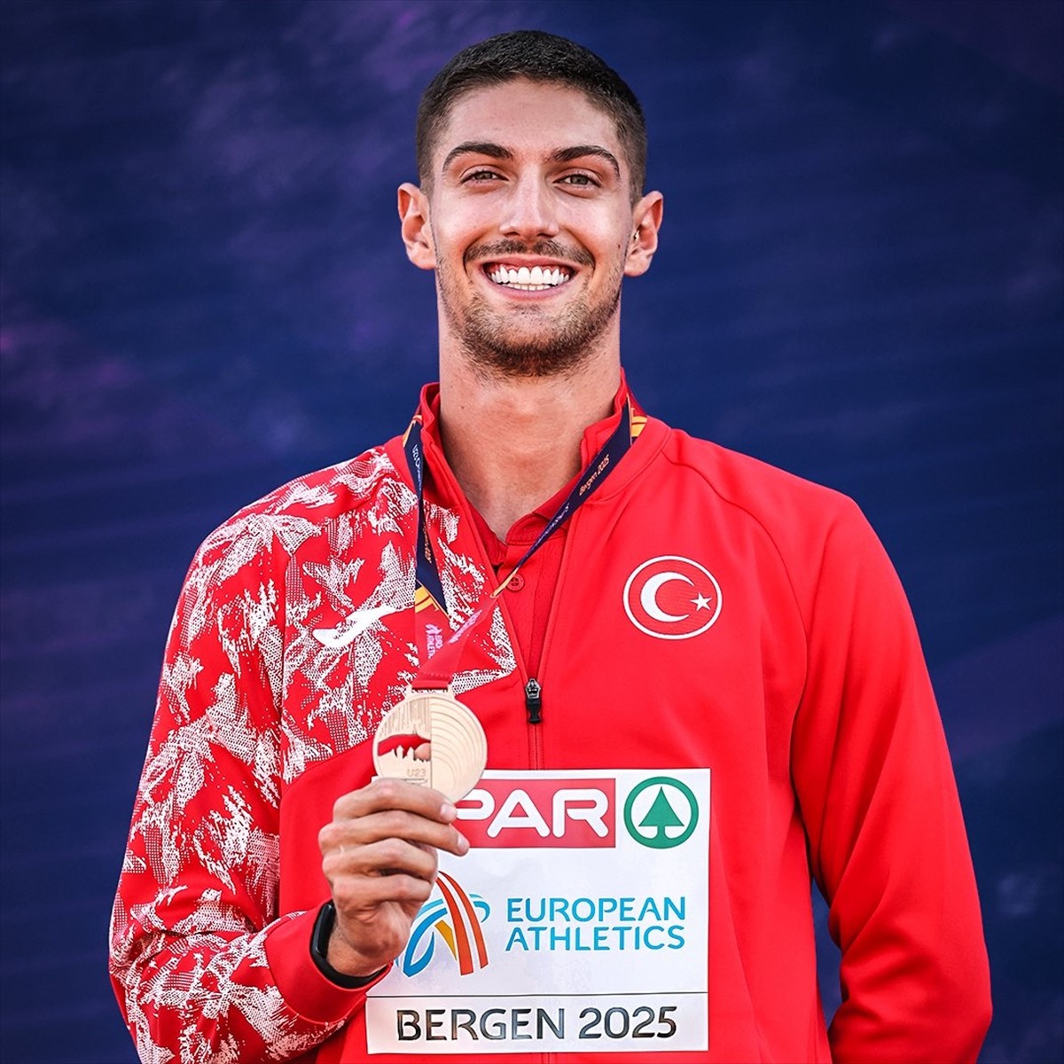 Milli atlet İsmail Nezir, Norveç'te düzenlenen Avrupa 23 Yaş Altı Atletizm Şampiyonası'nda gümüş...