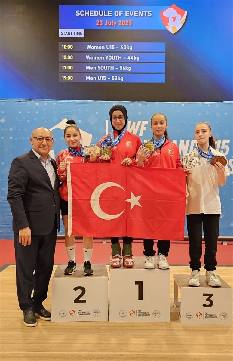 Milli halterciler, İspanya'da devam eden Yıldızlar ve 15 Yaş Altı Avrupa Şampiyonası'nda 5 altın...