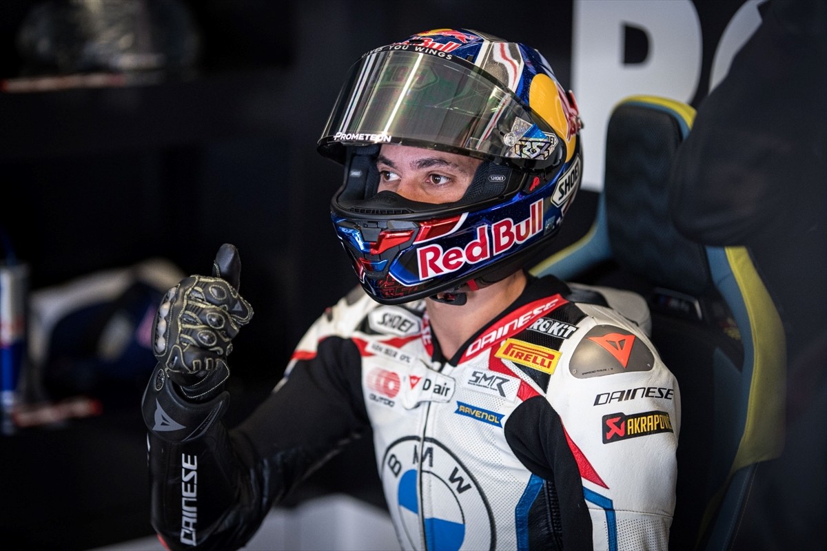 Milli motosikletçi Toprak Razgatlıoğlu, İngiltere'de düzenlenen Dünya Superbike Şampiyonası'nın...