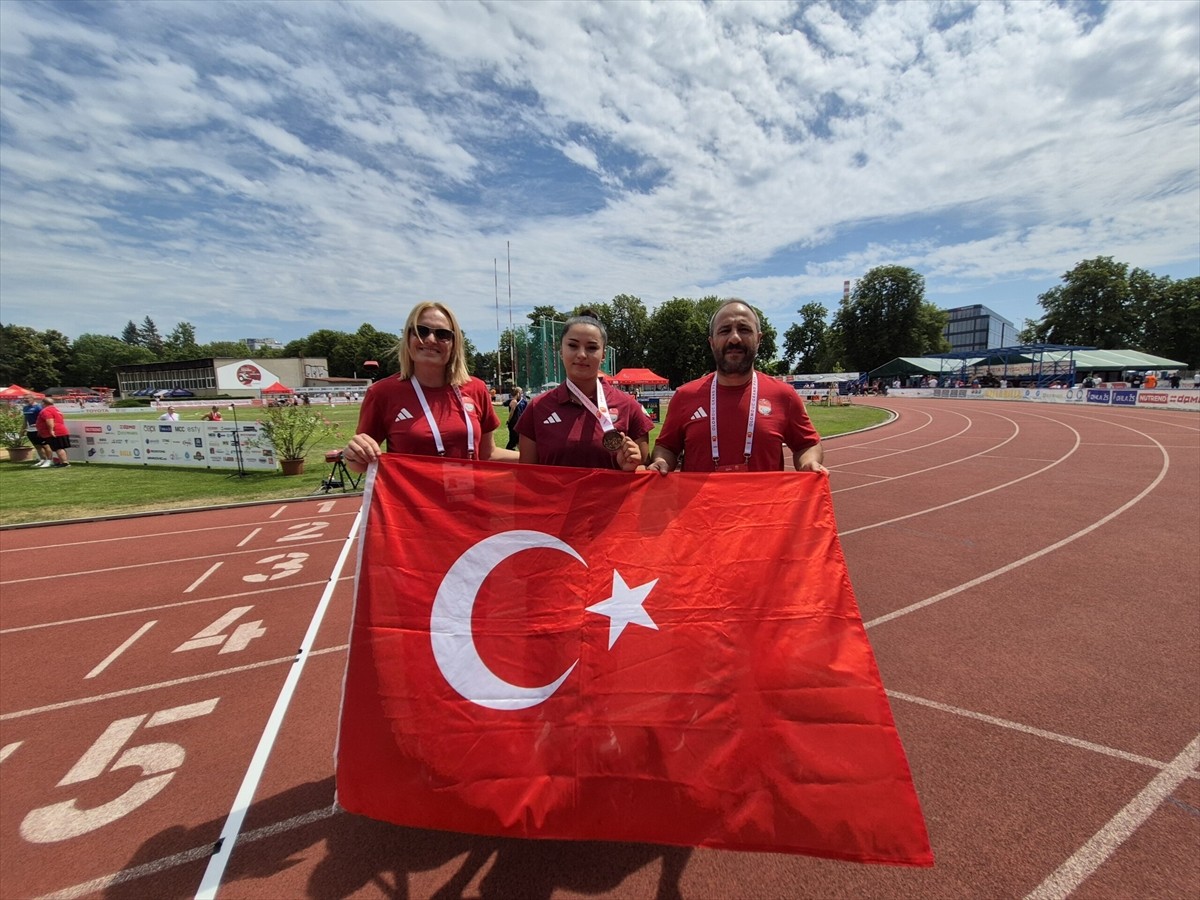 Milli para atlet Ebrar Keskin, Çekya'da devam eden Dünya Para Atletizm Grand Prix yarışmasının 9....