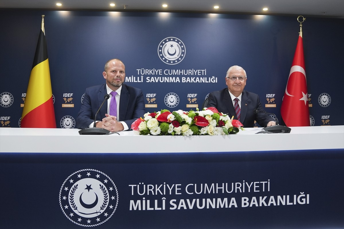 Milli Savunma Bakanı Yaşar Güler (sağda), Milli Savunma Bakanlığının ev sahipliğinde...