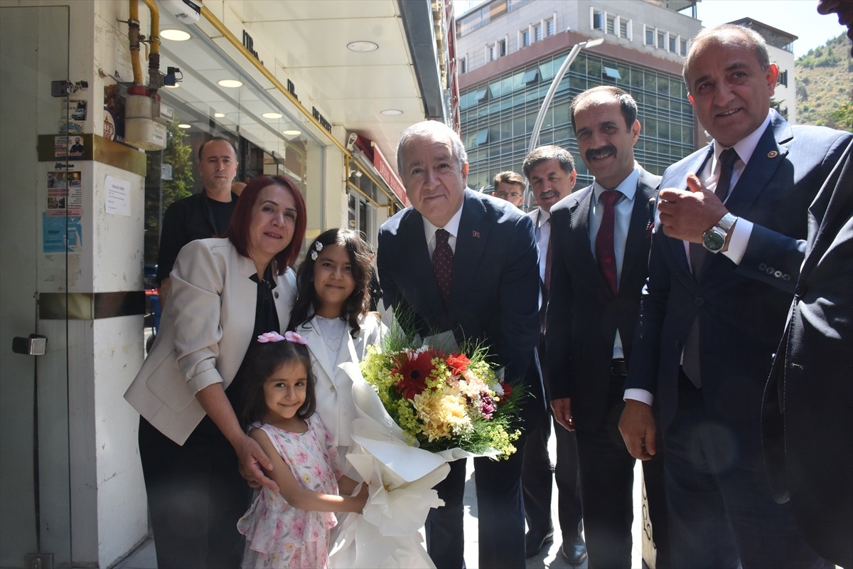 Milliyetçi Hareket Partisi (MHP) Genel Başkan Yardımcısı Sadir Durmaz, Gümüşhane Valisi Aydın...