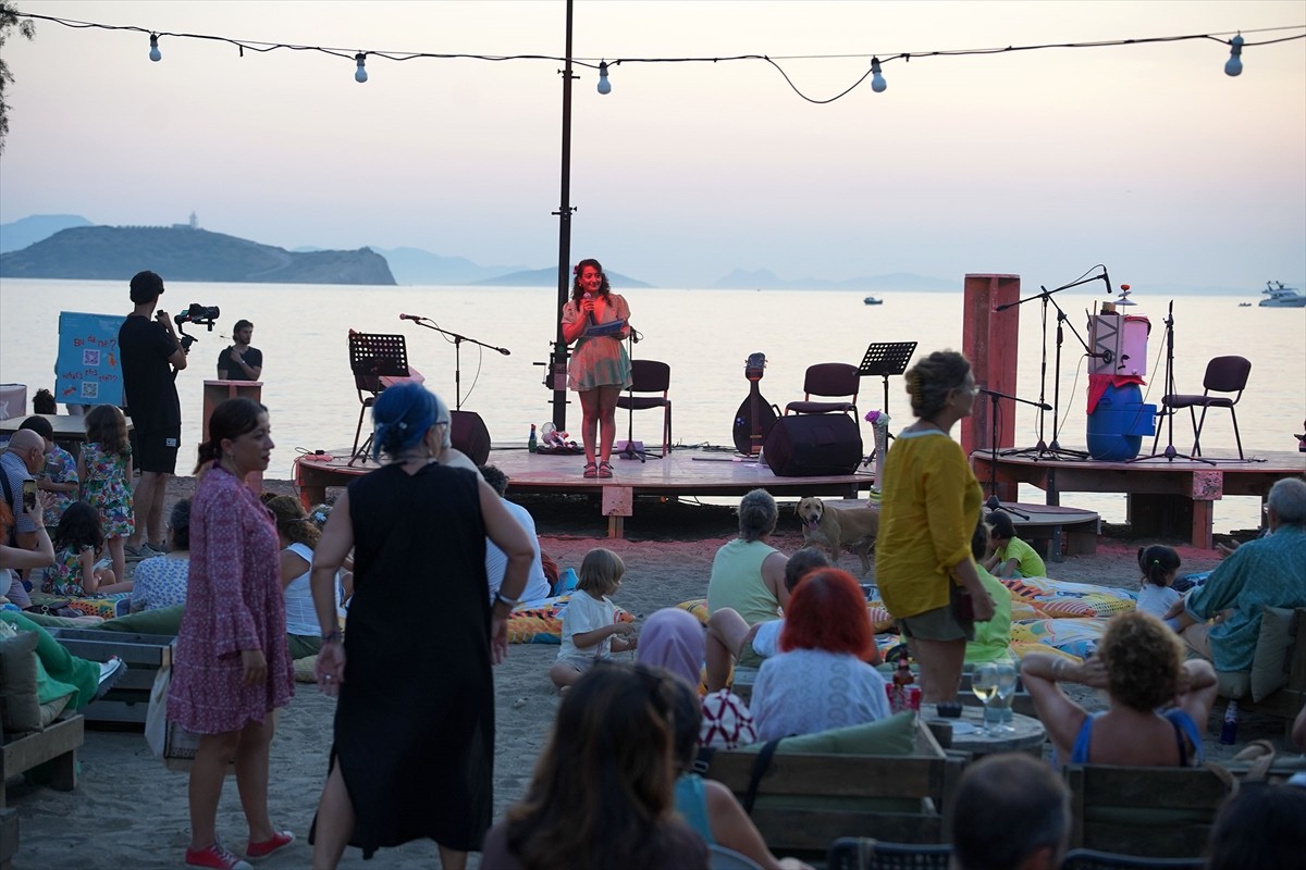 Muğla'nın Bodrum ilçesinde bu yıl 22'ncisi düzenlenen Gümüşlük Müzik Festivali, "Fungistanbul"...