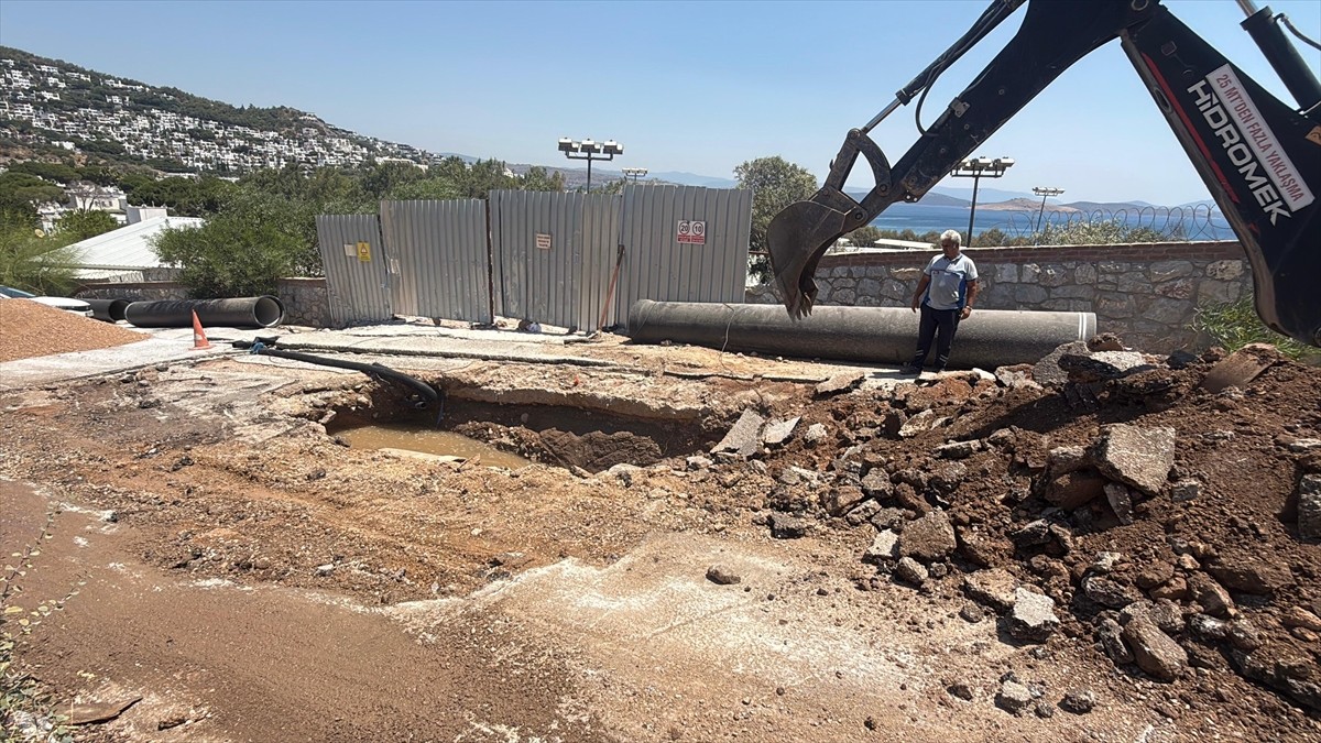 Muğla'nın Bodrum ilçesinde içme suyu isale hattında patlama meydana geldi. Patlamanın ardından su...