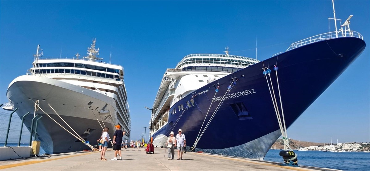 Muğla'nın Bodrum ilçesine, "Marella Discovery 2" ve "Silver Muse" isimli kruvaziyerler, 2 bin 482...