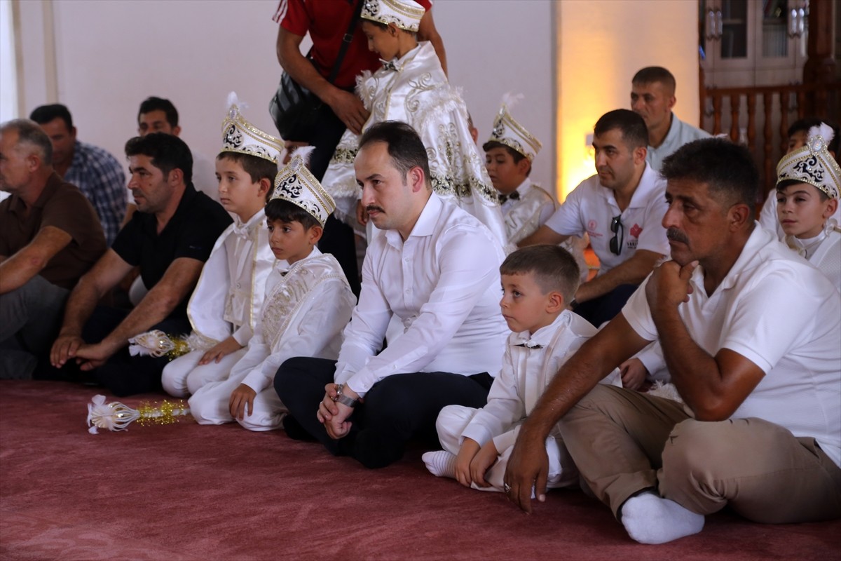 Muğla'nın Menteşe ilçesinde, Vakıflar Bölge Müdürlüğü tarafından 21 çocuk için sünnet töreni...