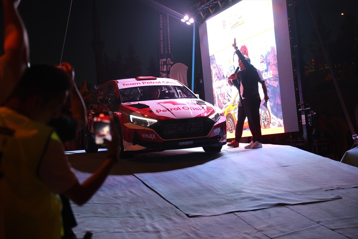 Nevşehir'de, Türkiye Otomobil Sporları Federasyonu (TOSFED) himayesinde Başkent Turing Spor Kulübü...