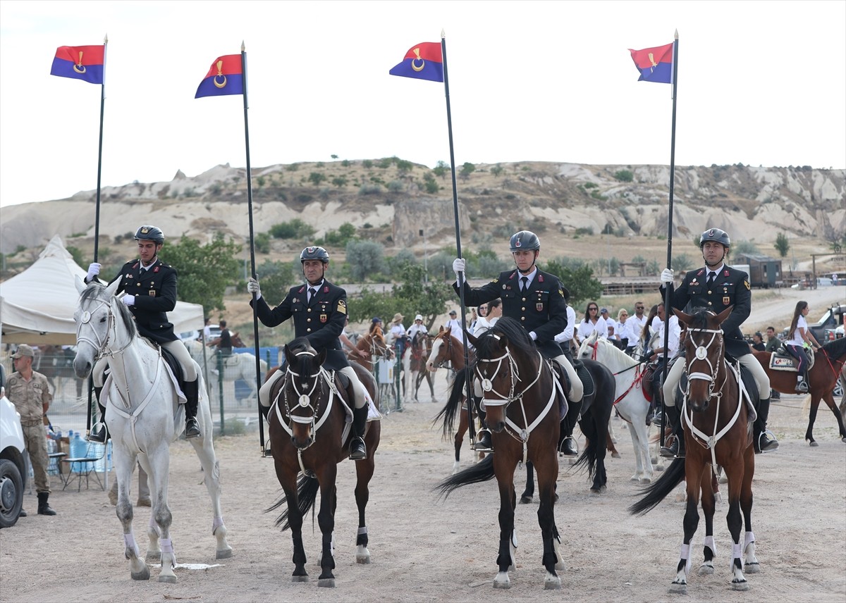 Nevşehir'in Göreme beldesinde, "Kapadokya At ve Atçılık Kültürü Festivali" başladı. Eski Pers...