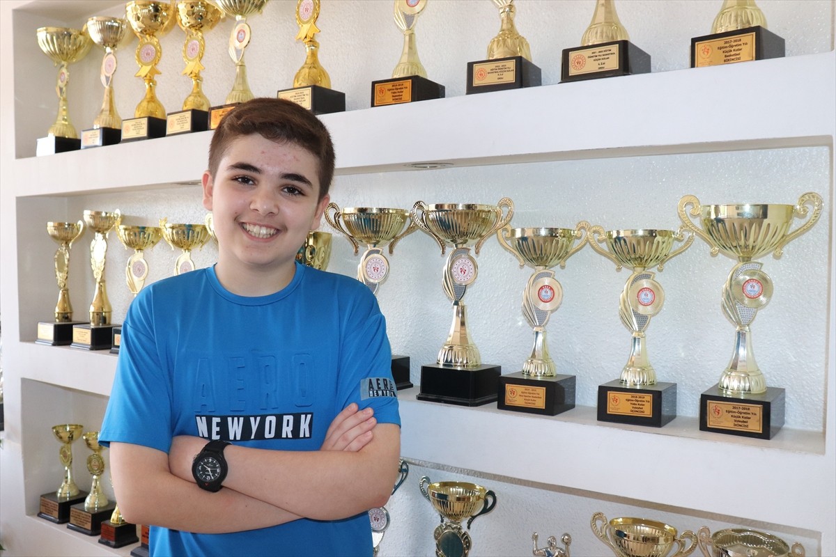 Ordu'nun Ünye ilçesinde Liselere Geçiş Sistemi (LGS) kapsamındaki merkezi sınavda 500 tam puan...