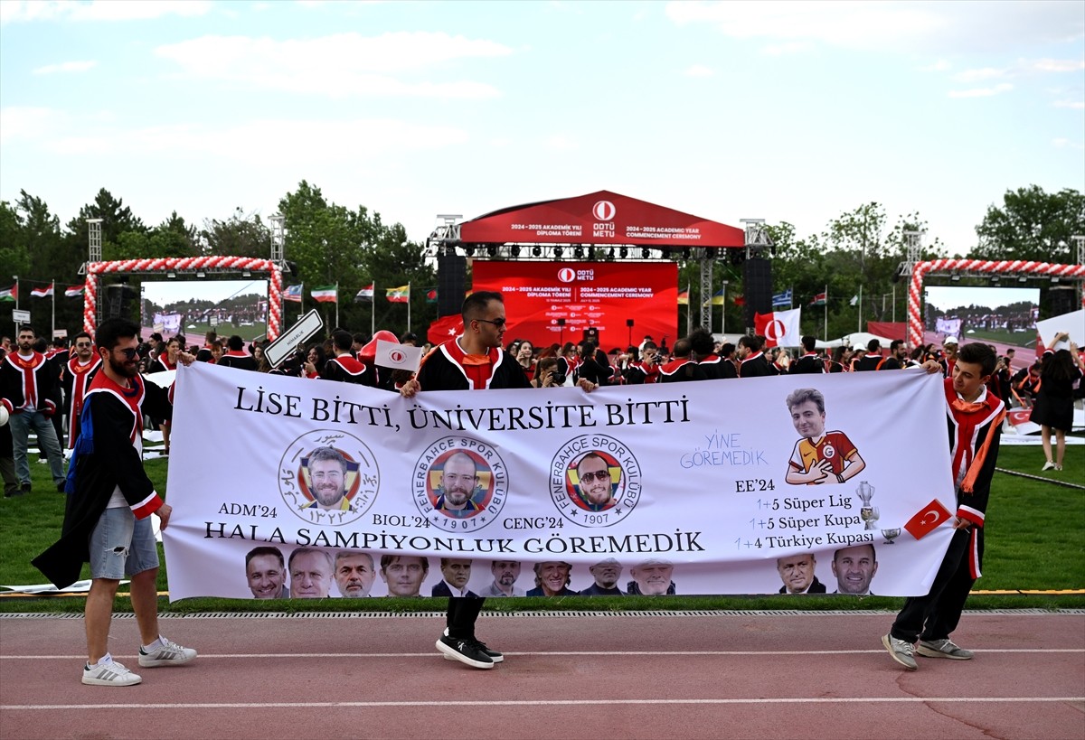 Orta Doğu Teknik Üniversitesi'nde (ODTÜ) düzenlenen 2024-2025 akademik yıl mezuniyet töreninde, 3...