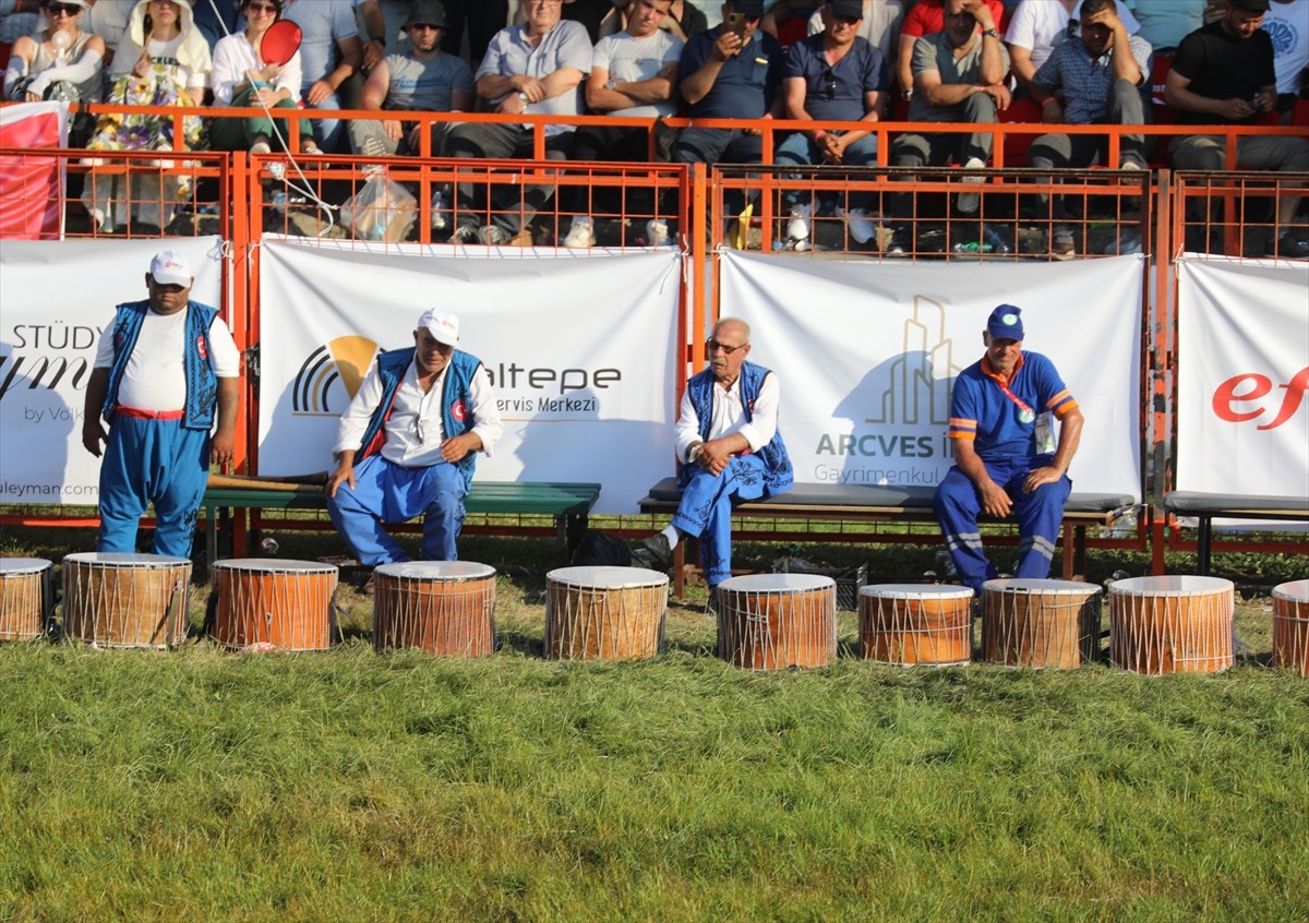 Pençe-Kilit Harekat bölgesinde 5 askerin şehit olması nedeniyle 664. Tarihi Kırkpınar Yağlı...