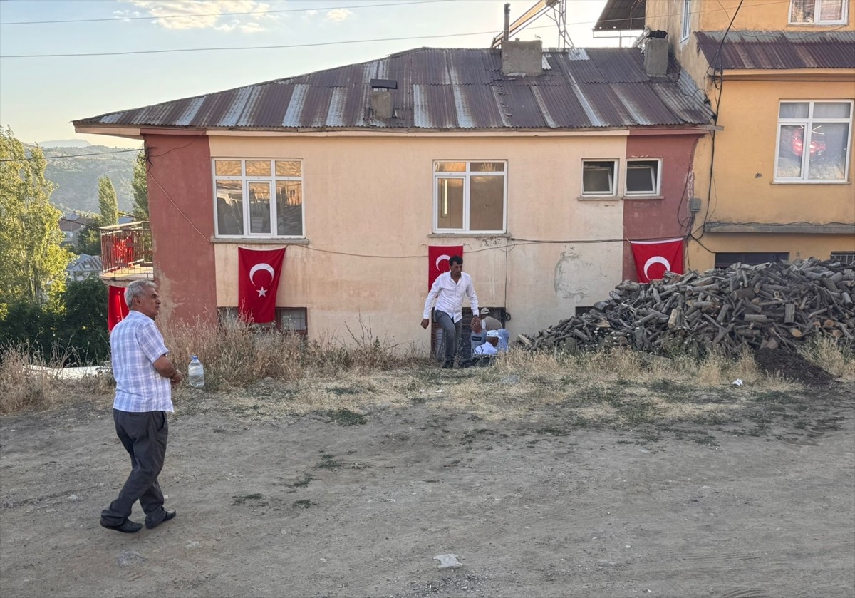 Pençe-Kilit Harekat bölgesinde bir mağarada arama tarama faaliyeti sırasında metan gazına maruz...