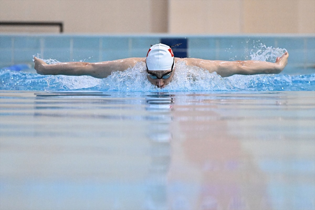 Polonya’da düzenlenen 2025 CMAS Havuz Avrupa Şampiyonası'nda altın madalya kazanan milli yüzücü...