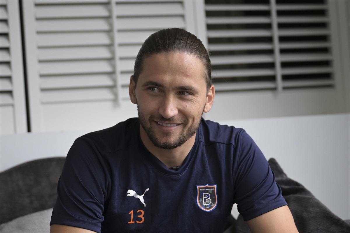 RAMS Başakşehir'in Portekizli futbolcusu Miguel Crespo, Avusturya'nın Tirol eyaletine bağlı...