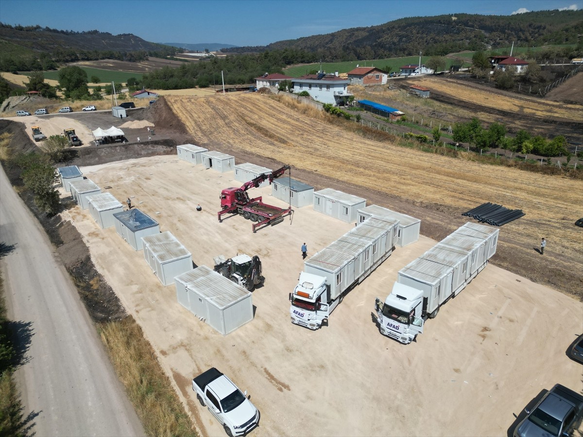 Sakarya'da çıkan ve Bilecik'in Gölpazarı ile Osmaneli ilçeleri sınırlarına sıçrayan orman...