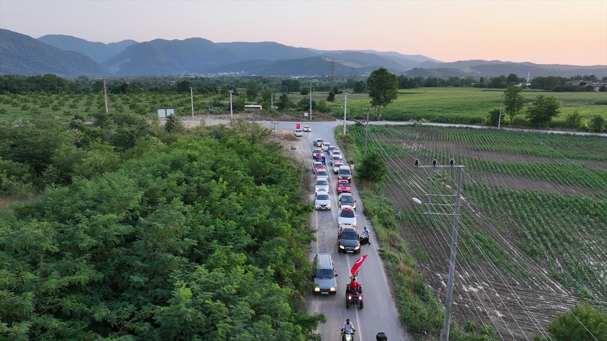 Sakarya'nın Arifiye ilçesinde köylüler, "15 Temmuz Demokrasi ve Milli Birlik Günü" etkinlikleri...