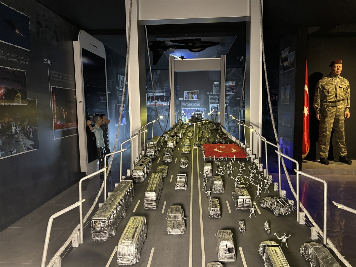 Samsun'da, Canik Belediyesi tarafından açılan Şehit Erol 15 Temmuz Destanlar Sergievi, 15 Temmuz...