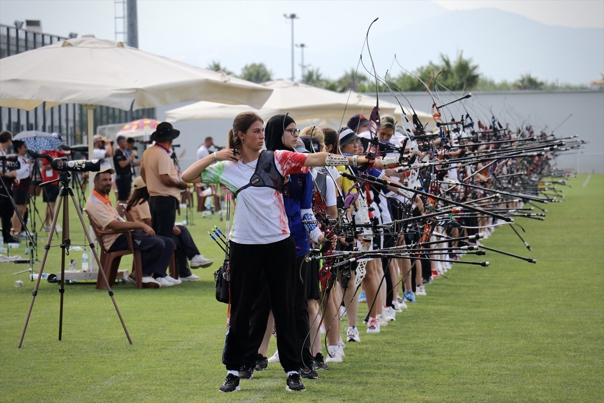 Samsun'da Okçuluk Türkiye Kupası'nın 3. ayağı başladı. Toplam 351 sporcunun katıldığı turnuvada...