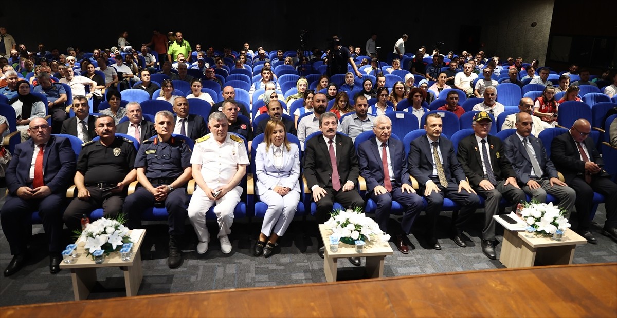 Samsun'da Ondokuz Mayıs Üniversitesince (OMÜ) "Tarihi Süreç Açısından 15 Temmuz" paneli...