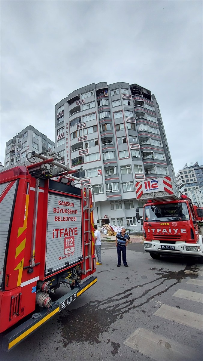 Samsun'un İlkadım ilçesinde 9 katlı binada çıkan yangında 2 kişi dumandan etkilendi. Bölgeye...