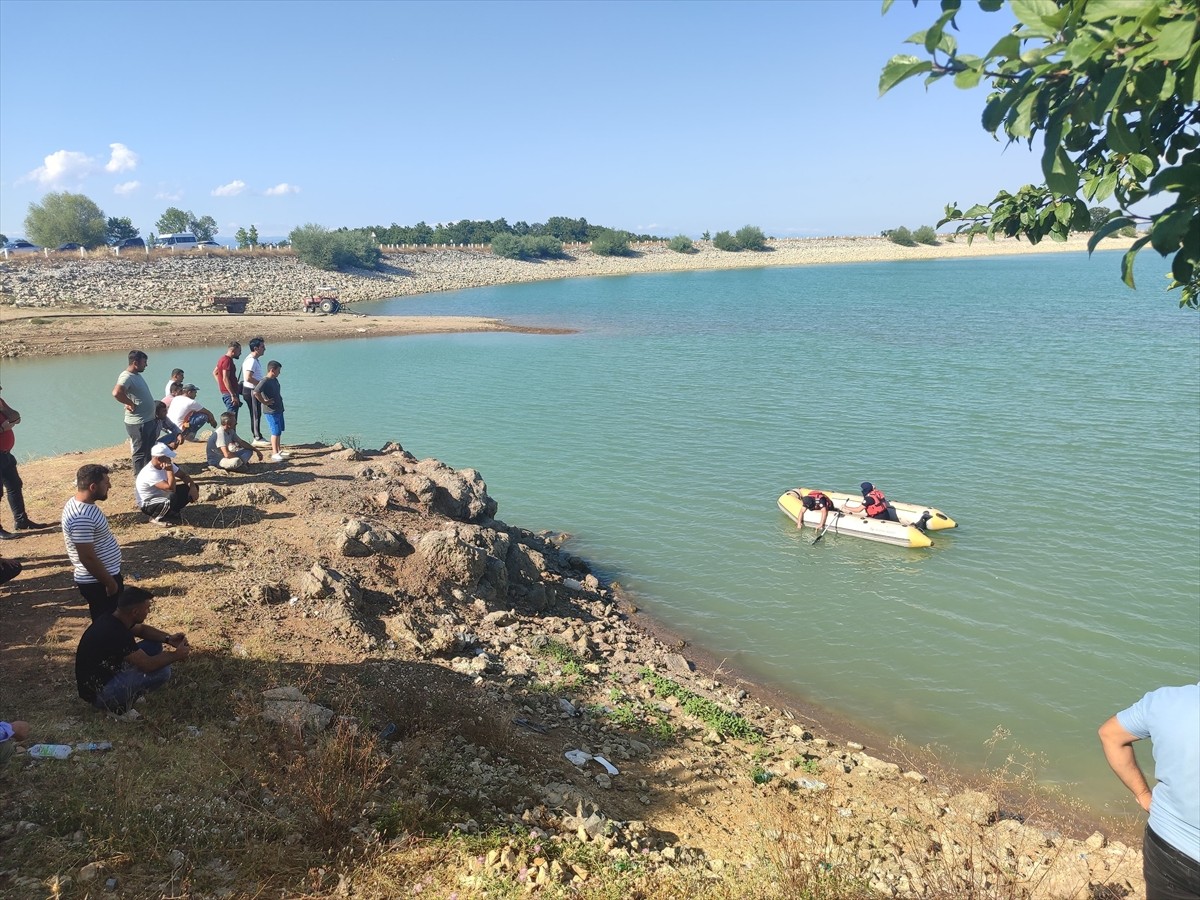 Samsun'un Vezirköprü ilçesinde serinlemek amacıyla baraj gölüne giren iki genç boğuldu. İhbar...