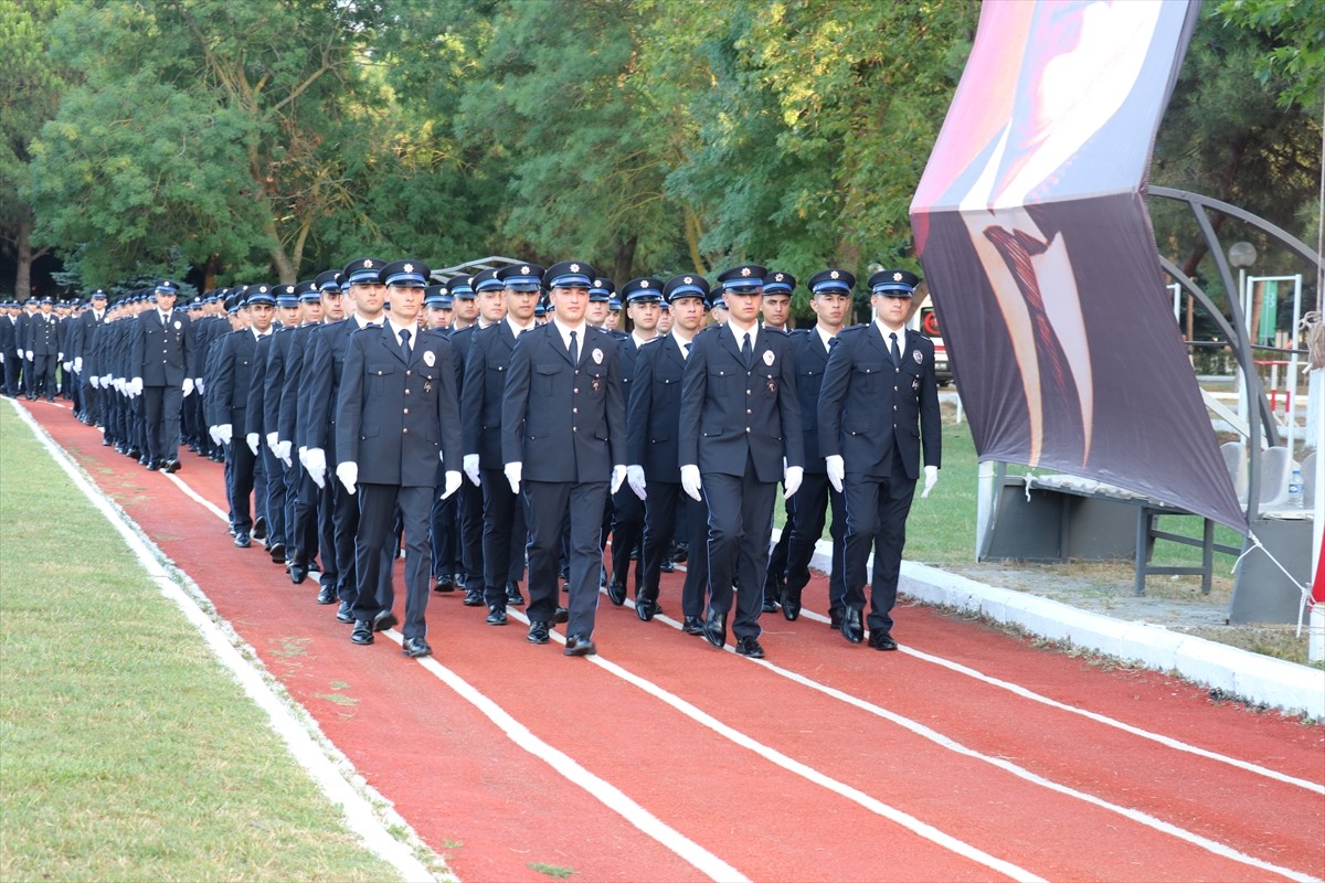 Samsun 19 Mayıs Polis Meslek Eğitim Merkezinde (POMEM) eğitimlerini tamamlayan 489 polis adayı...