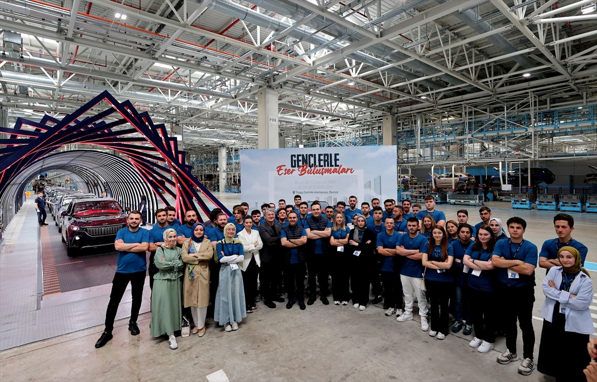 Sanayi ve Teknoloji Bakanı Mehmet Fatih Kacır, AK Parti Gençlik Kollarının "Eser Buluşmaları"...