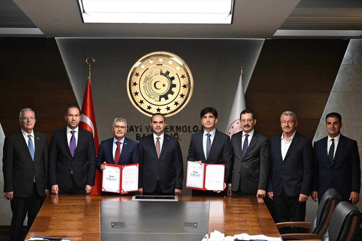 Sanayi ve Teknoloji Bakanı Mehmet Fatih Kacır (sol 4), Konya Ovası Projesi (KOP) Bölge Kalkınma...