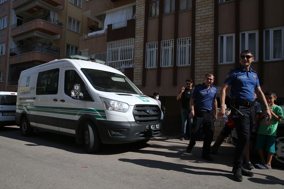 Şanlıurfa'nın Haliliye ilçesinde yalnız yaşayan 28 yaşındaki kişi evinde ölü bulundu. Bölgeye...