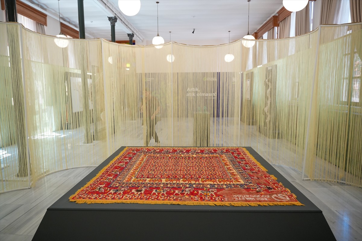 Sıfır Atık Vakfı ve Rum Vakıfları Derneği işbirliğinde düzenlenen "Sıfır Artı" sergisi, Balat'taki...