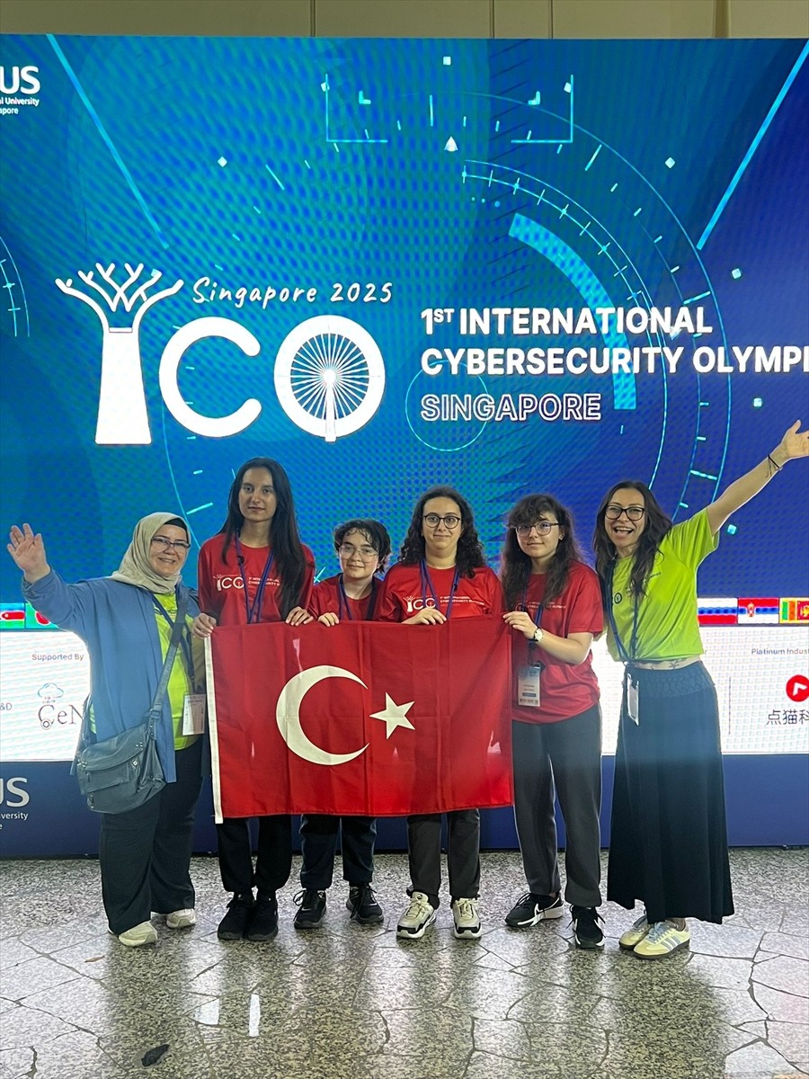 Singapur'da düzenlenen Uluslararası Siber Güvenlik Olimpiyatı'nda Türkiye'yi başarıyla temsil eden...