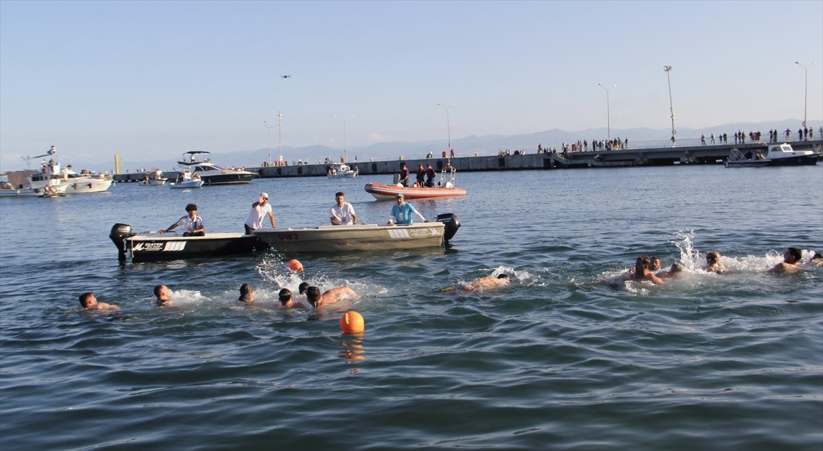 Sinop’ta, 1 Temmuz Denizcilik ve Kabotaj Bayramı dolayısıyla düzenlenen yarışmalarda dereceye...