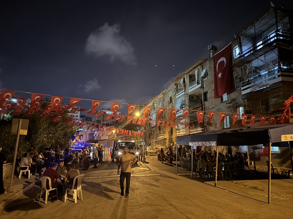 Şırnak'ta icra edilen bir operasyonda kayalıklardan düşerek şehit olan Jandarma Uzman Çavuş Mehmet...