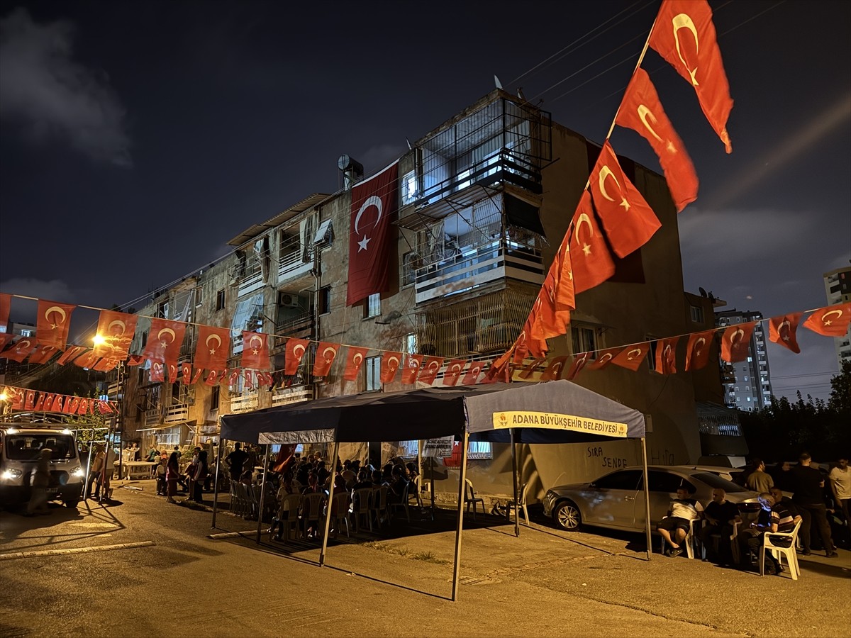 Şırnak'ta icra edilen bir operasyonda kayalıklardan düşerek şehit olan Jandarma Uzman Çavuş Mehmet...