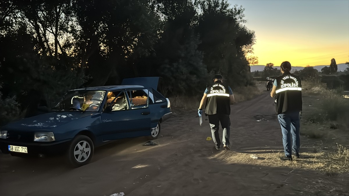  Sivas'ta çıkan silahlı kavgada biri ağır iki kişi yaralandı. Polis ekipleri olay yerinde çalışma...