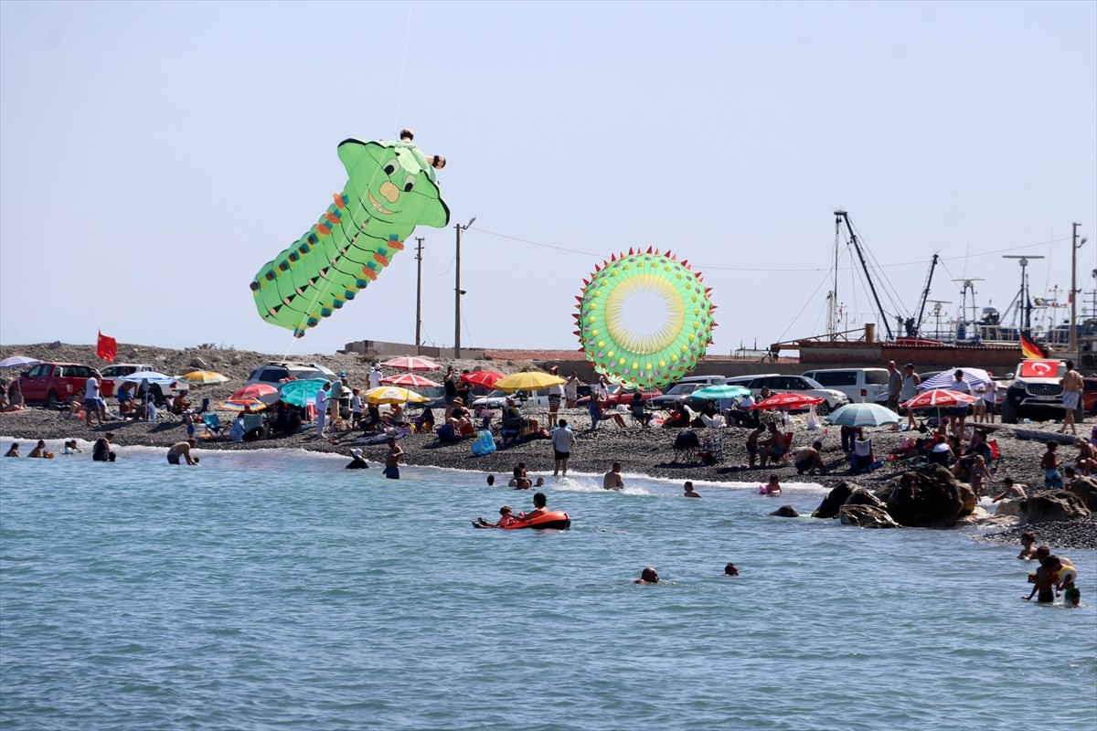 Tekirdağ'da, Hoşköy sahilinde düzenlenen "3. Trakya Uçurtma Festivali" sona erdi. Festivale...