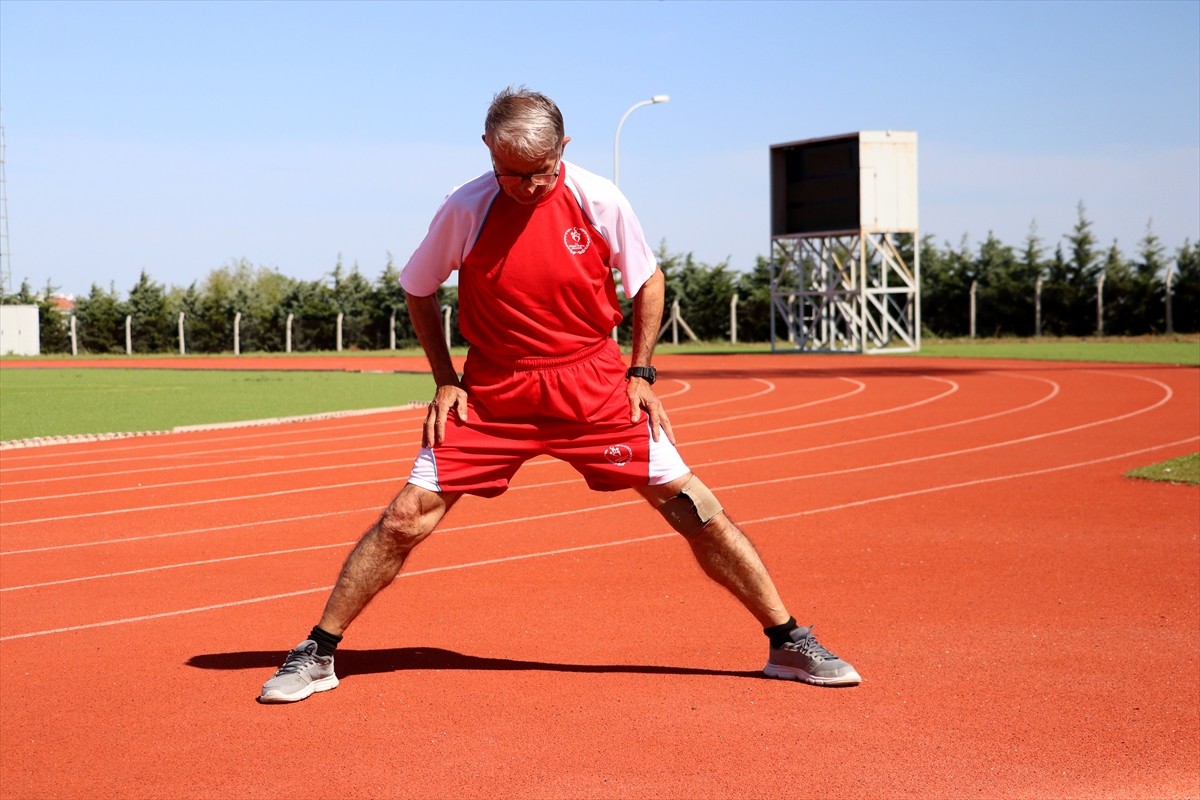 Tekirdağlı 78 yaşındaki Ferit Yavuz, 10. Uluslararası Edirne Maratonu'nda yaş grubunda kürsüde yer...