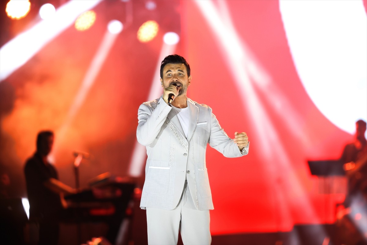 Trabzon Kültür Yolu Festivali dördüncü gününde şarkıcı Gökhan Tepe konseriyle devam etti.