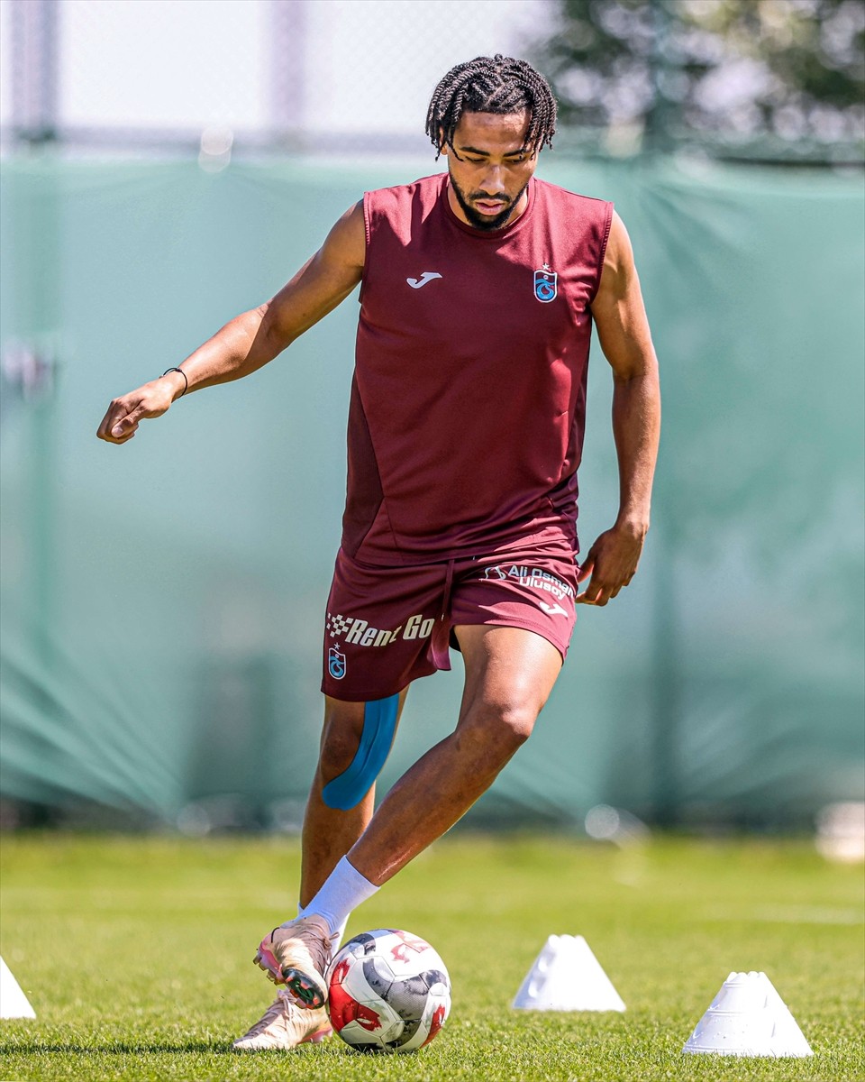 Trabzonspor, 2025-26 sezonu hazırlıkları kapsamında geldiği Erzurum'da ikinci etap kamp...