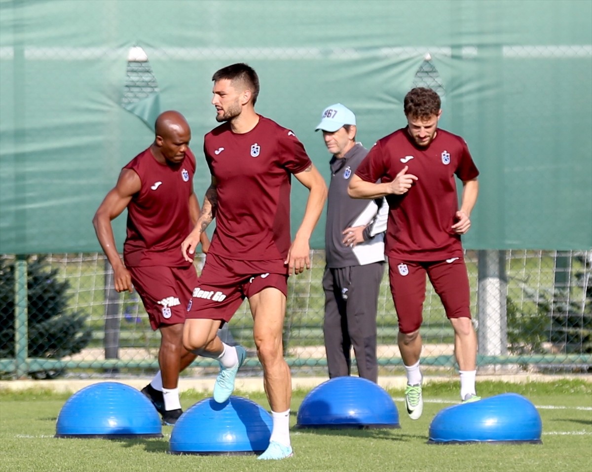Trabzonspor, 2025-26 sezonu hazırlıkları kapsamında geldiği Erzurum'da ikinci etap kamp...