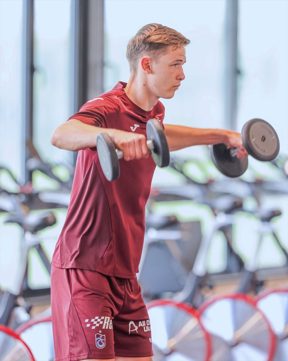 Trabzonspor Futbol Takımı, 2025-2026 sezonu hazırlıklarını, sürdürüyor. Bordo-mavili futbolcular...