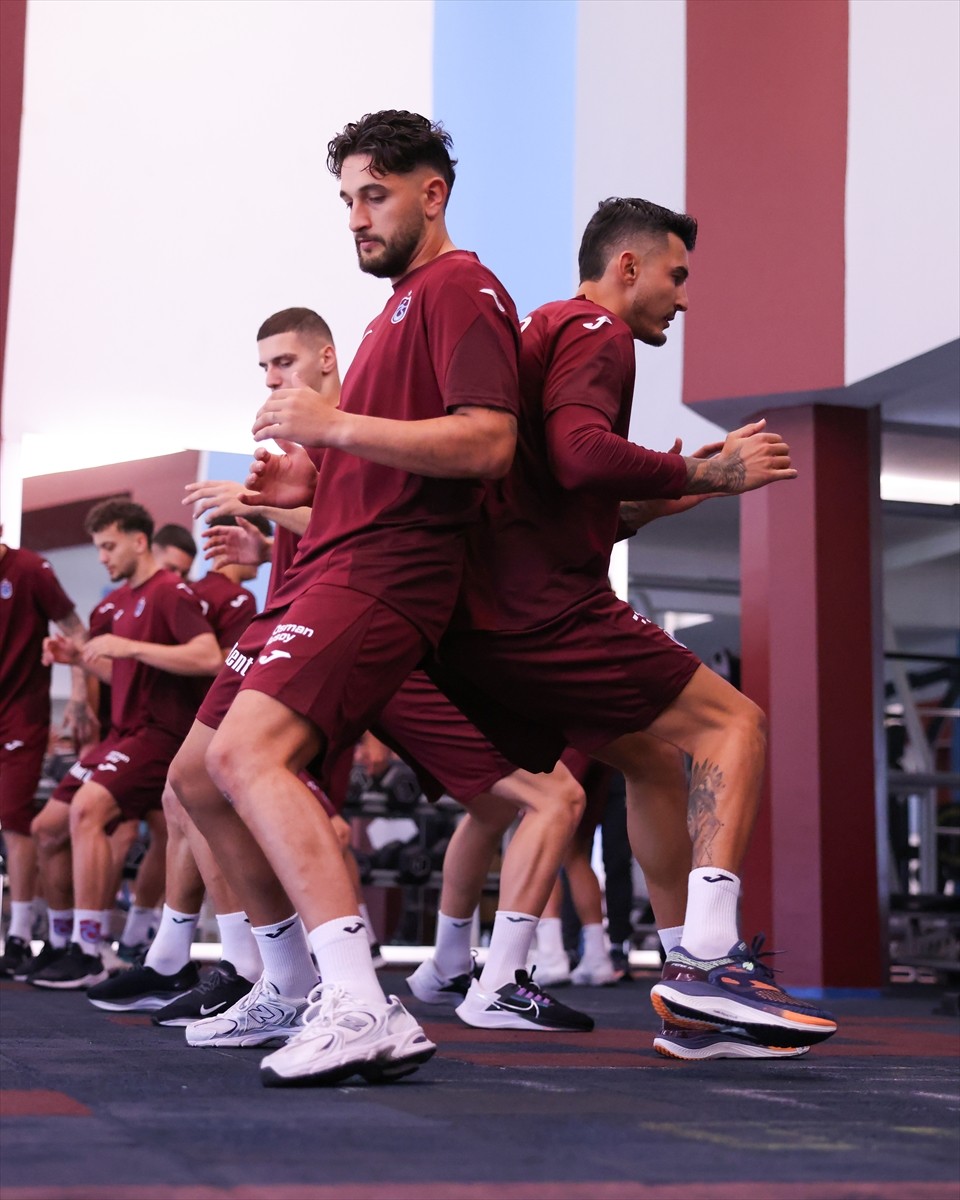 Trabzonspor yeni sezon hazırlıklarını Mehmet Ali Yılmaz Tesisleri'nde teknik direktör Fatih Tekke...