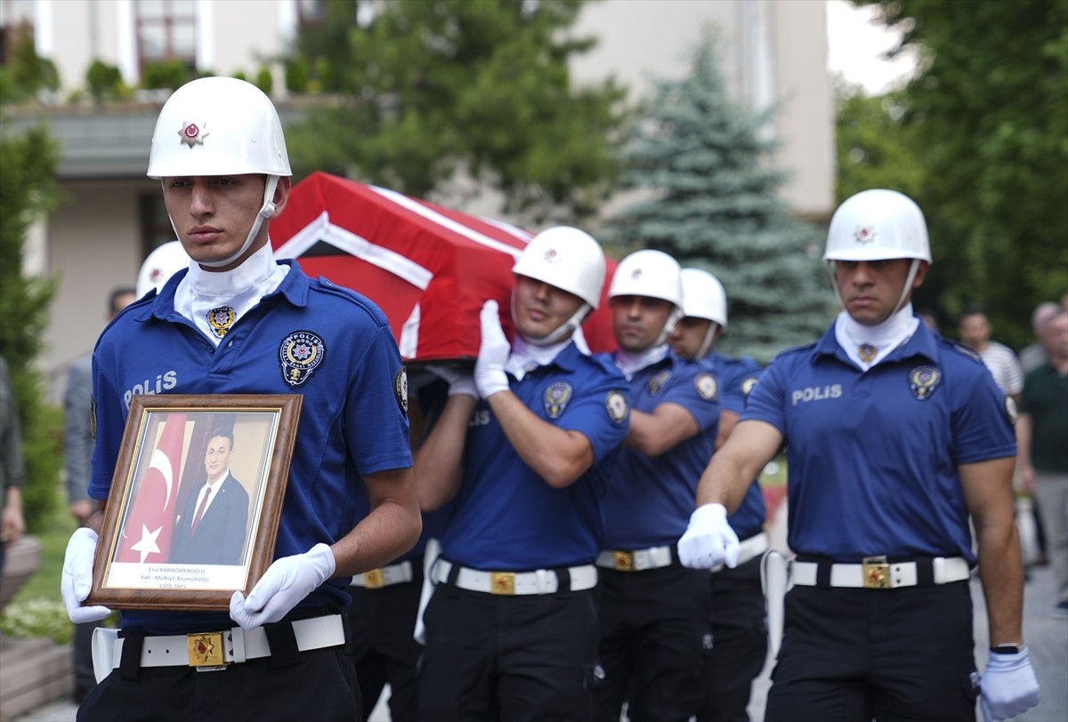 Trafik kazası sonucu vefat eden Mülkiye Başmüfettişi Erol Karaömeroğlu için İçişleri Bakanlığında...