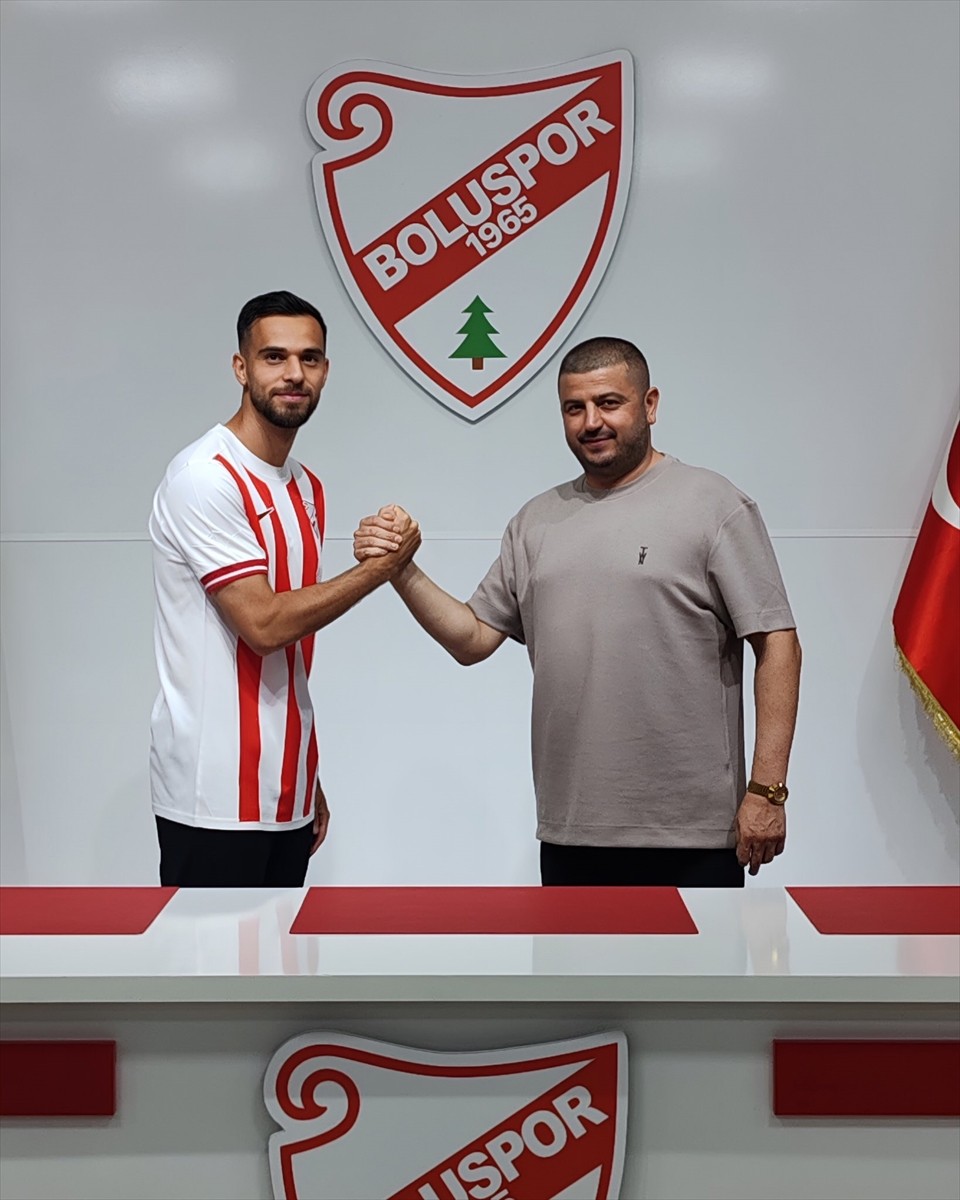 Trendyol 1. Lig ekiplerinden Boluspor, Barış Alıcı (solda) ile 1 yıllık sözleşme imzaladı....